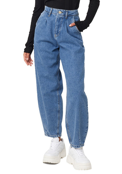 Front view of model wearing blue high-waist loose denim mom jeans