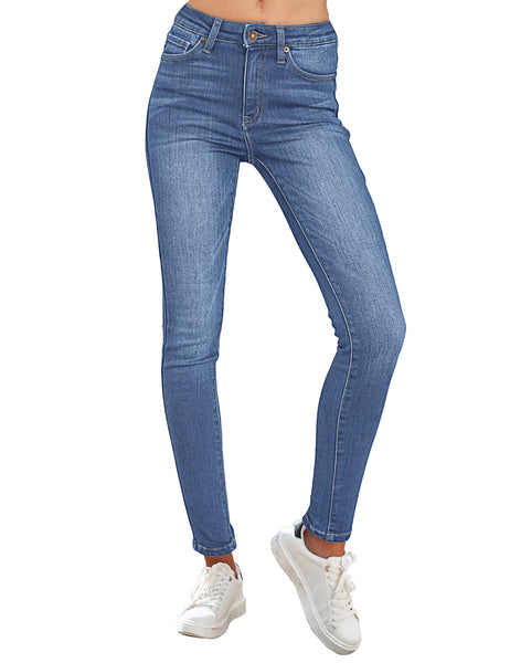 Model wearing dark blue mid-waist skinny fit denim jeans